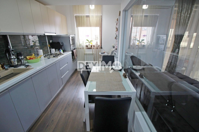 Apartament DE LUX - Faleza Nord Reyna -  Loc Parcare În Proprietate