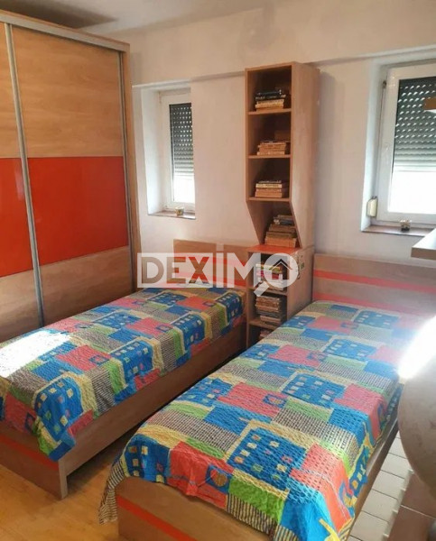 Apartament 3 Camere - Km 5 - Etaj Intermediar - Partial Mobilat - Boxa