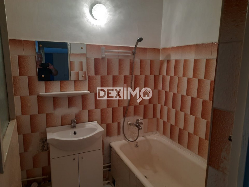 Garsoniera Decomandata - Zona Cora Bratianu - Etaj Intermediar - Gaze Pe Scara