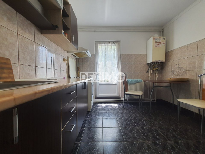 APARTAMENT CU 3 CAMERE MOBILAT SI UTILAT CENTRALA GAZE