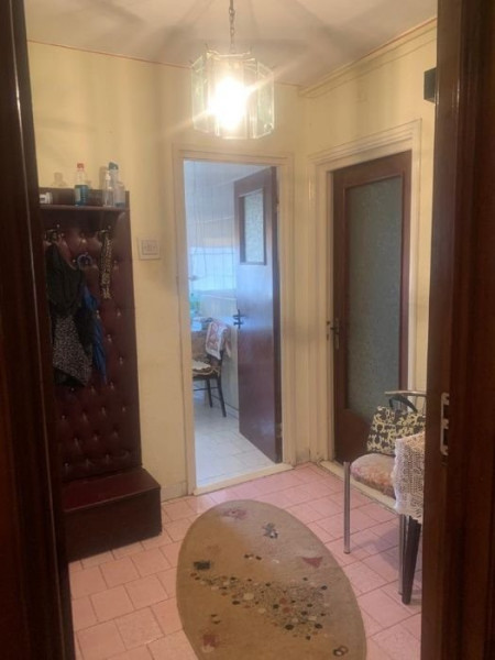 Apartament 4 camere,decomandat,centrala gaz,mobilat si finisat clasic