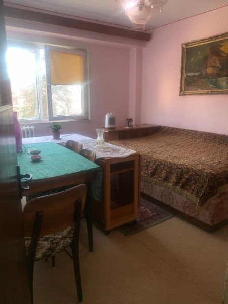 Apartament 4 camere,decomandat,centrala gaz,mobilat si finisat clasic