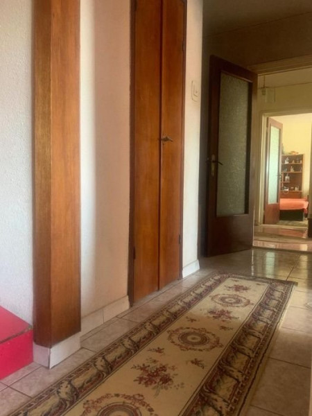 Apartament 4 camere,decomandat,centrala gaz,mobilat si finisat clasic