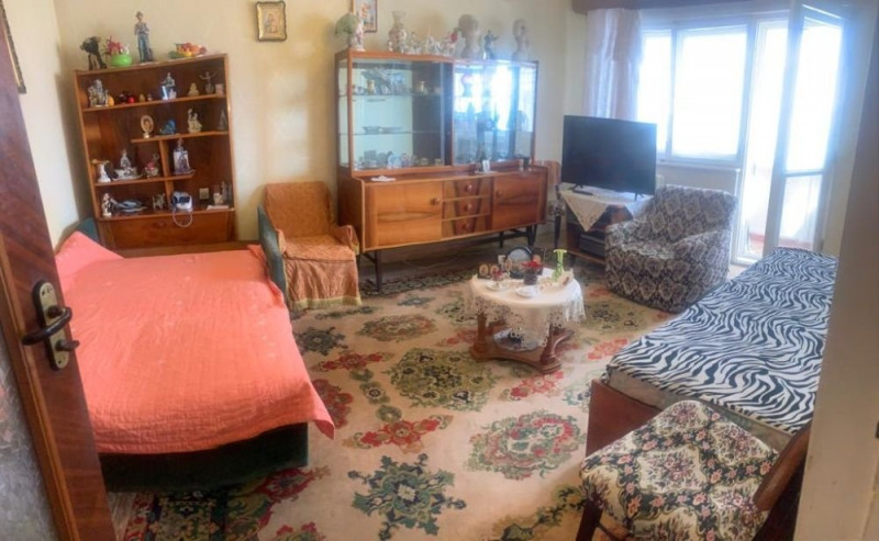 Apartament 4 camere,decomandat,centrala gaz,mobilat si finisat clasic