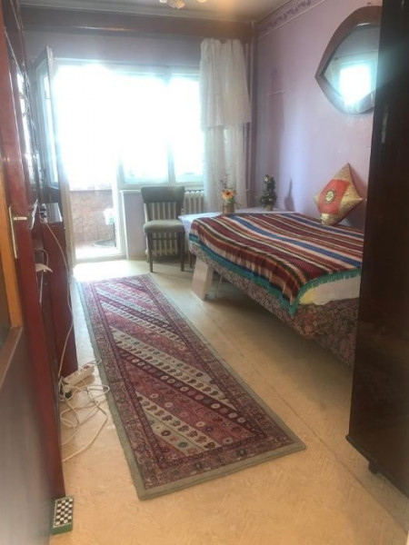 Apartament 4 camere,decomandat,centrala gaz,mobilat si finisat clasic