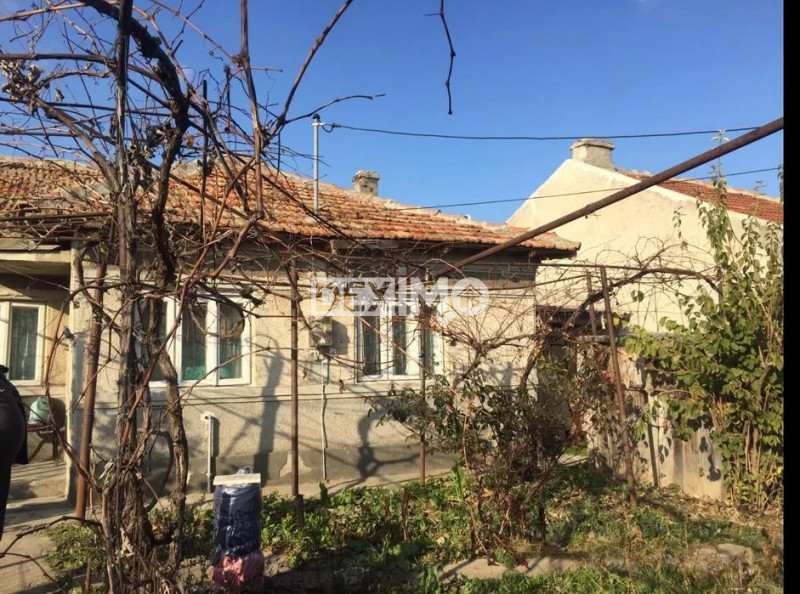 Casa Demolabila/Renovabila - Palazau Mare - Teren 241 mp - Gaze La Strada
