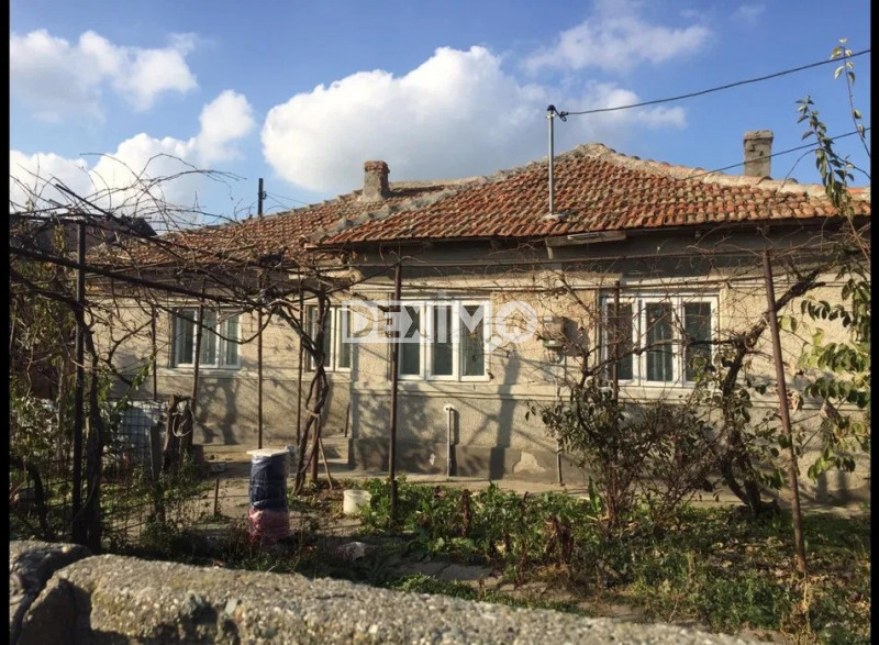 Casa Demolabila/Renovabila - Palazau Mare - Teren 241 mp - Gaze La Strada