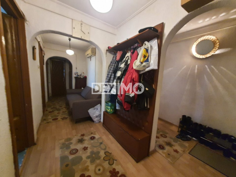 OCAZIE!!! TOMIS NORD APARTAMENT CU 3 CAMERE DECOMANDAT CENTRALA GAZE 