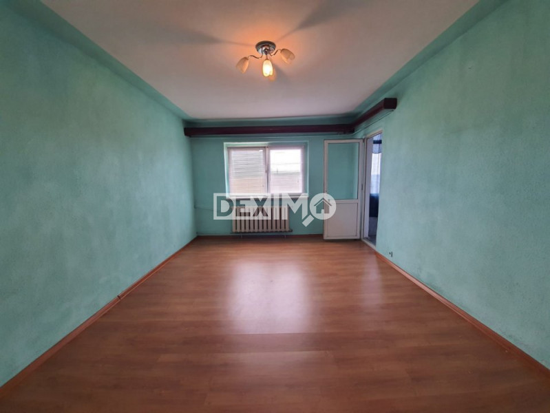 Apartament 3 camere, decomandat, nemobilat, finisaje clasice