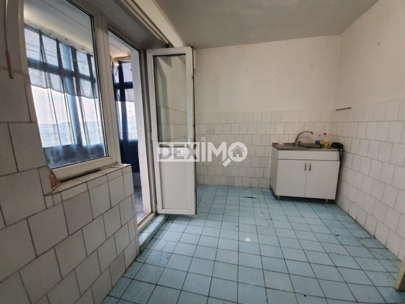 Apartament 3 camere, decomandat, nemobilat, finisaje clasice
