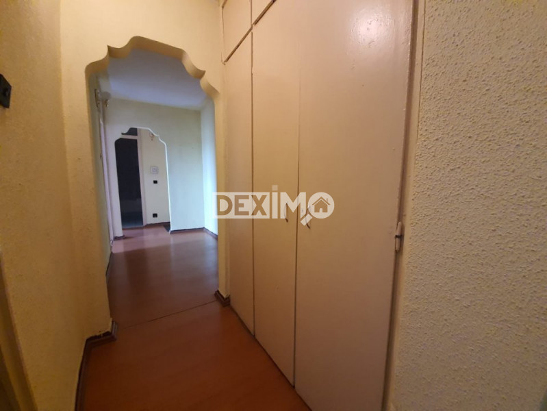 Apartament 3 camere, decomandat, nemobilat, finisaje clasice