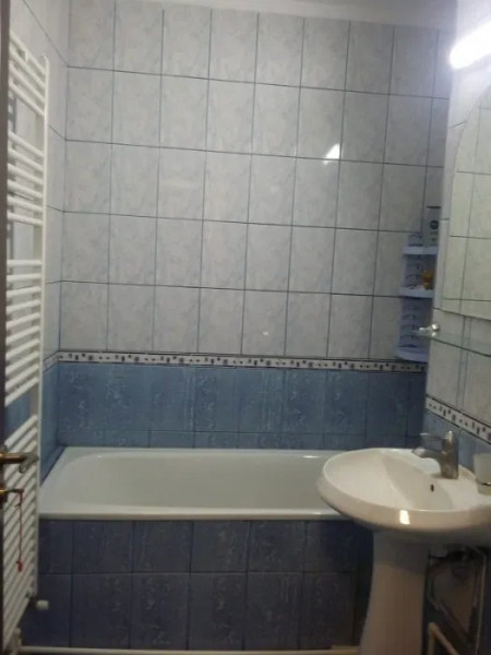 CASA DE CULTURA - APARTAMENT CU 2 CAMERE CENTRALA GAZE