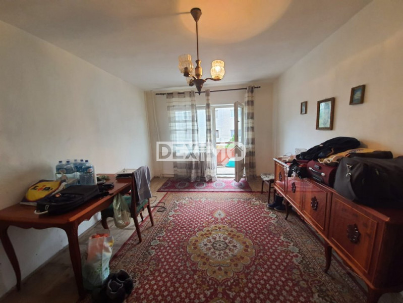 Apartament 2 Camere Decomandate - Zona Poarta 6 - Etaj 1 - Gaze Pe Scara