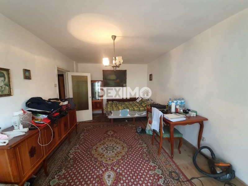 Apartament 2 Camere Decomandate - Zona Poarta 6 - Etaj 1 - Gaze Pe Scara