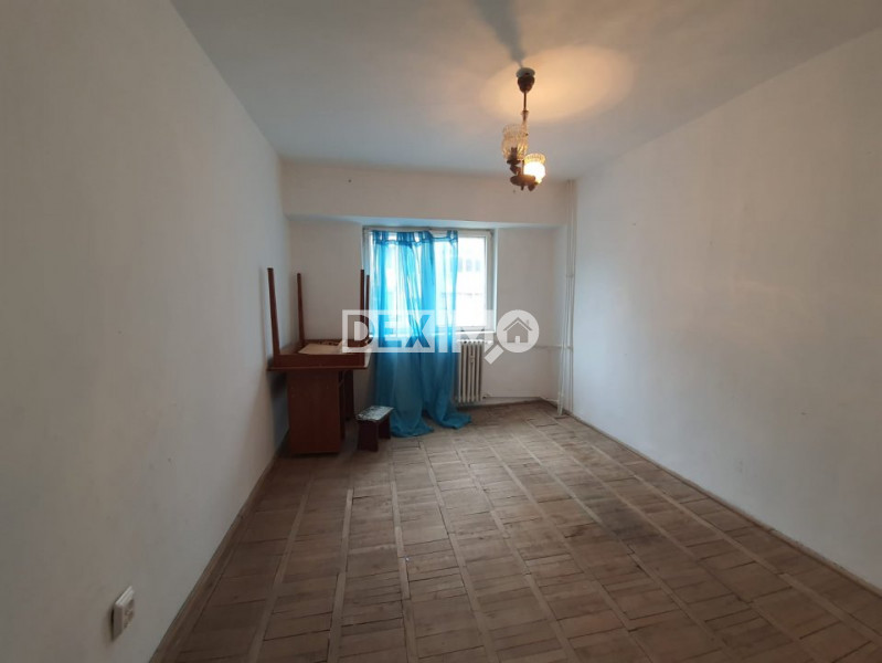 Apartament 2 Camere Decomandate - Zona Poarta 6 - Etaj 1 - Gaze Pe Scara