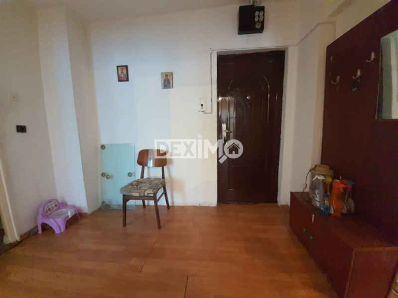 Apartament 2 Camere Decomandate - Zona Poarta 6 - Etaj 1 - Gaze Pe Scara