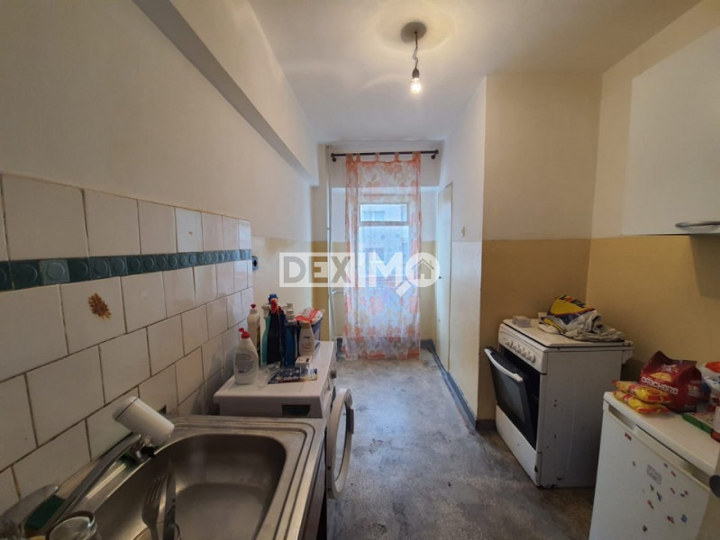 Apartament 2 Camere Decomandate - Zona Poarta 6 - Etaj 1 - Gaze Pe Scara