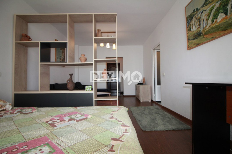 Garsoniera Decomandata - Gara - Renovata - Etaj Intermediar - Vedere Port