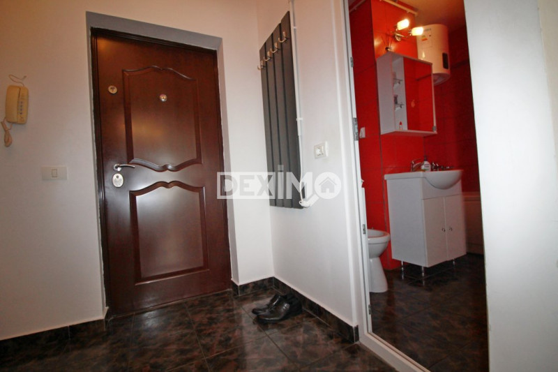 Garsoniera Decomandata - Gara - Renovata - Etaj Intermediar - Vedere Port