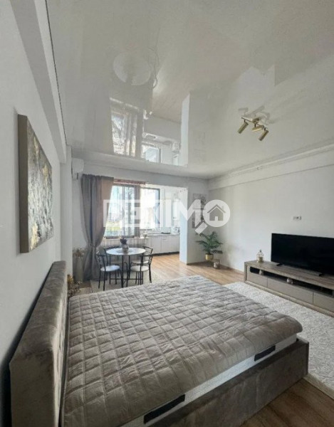 Studio LUX - Mamaia Nord - Al Doilea Rand La Mare - Vedere Laterala La Mare