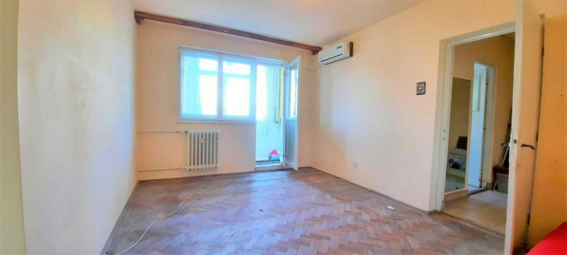 Apartament 2 camere, semidecomandat, nemobilat