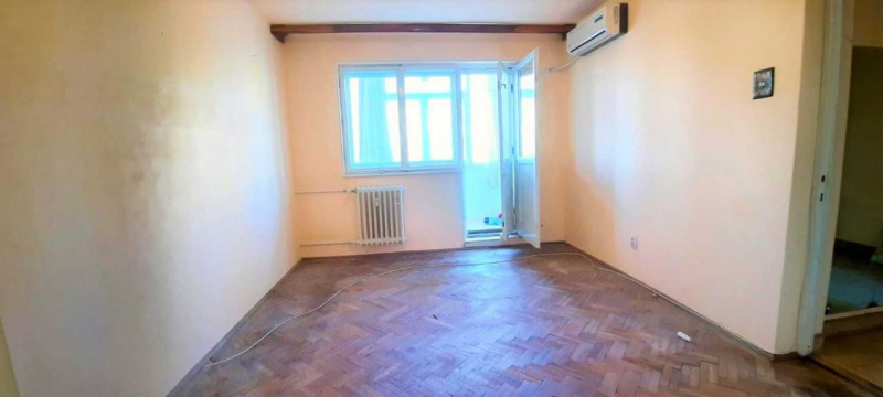 Apartament 2 camere, semidecomandat, nemobilat