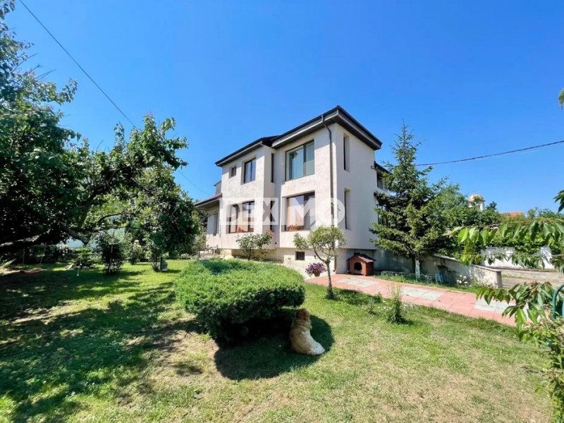 Casa S+P+1  - Lazu - Teren 808 Mp - Garaj - Terasa