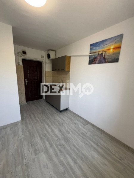 Garsoniera - Zona CET - Etaj 3 - Renovata