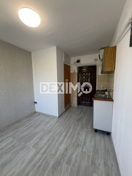 Garsoniera - Zona CET - Etaj 3 - Renovata