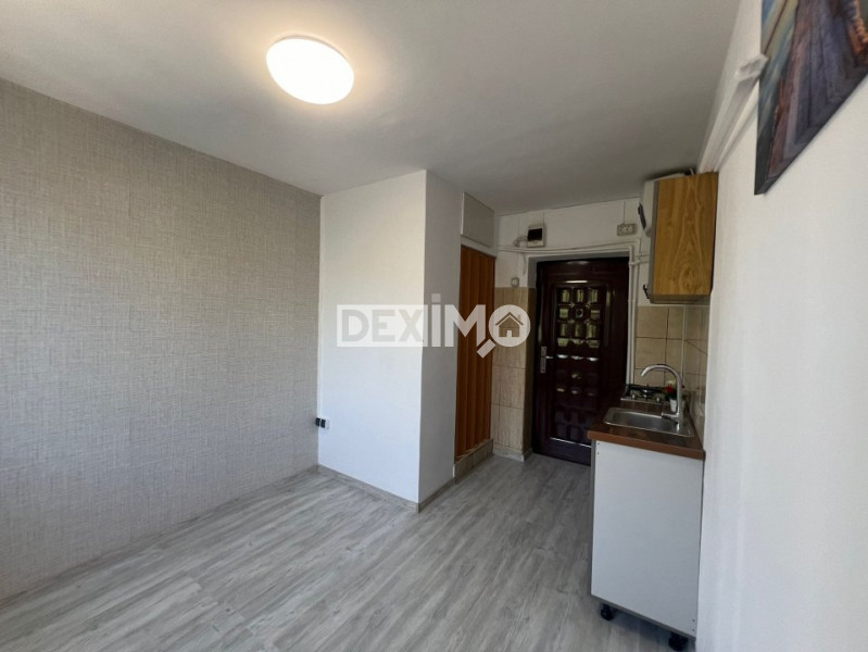 Garsoniera - Zona CET - Etaj 3 - Renovata