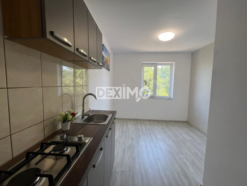 Garsoniera - Zona CET - Etaj 3 - Renovata