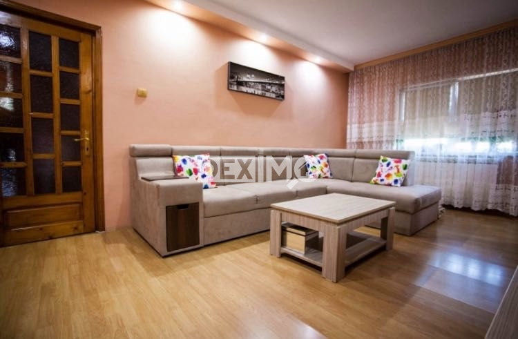 Apartament 3 Camere - Et 4 Cu Pod - Zona Poarta 6 - Gaze - Mobilat