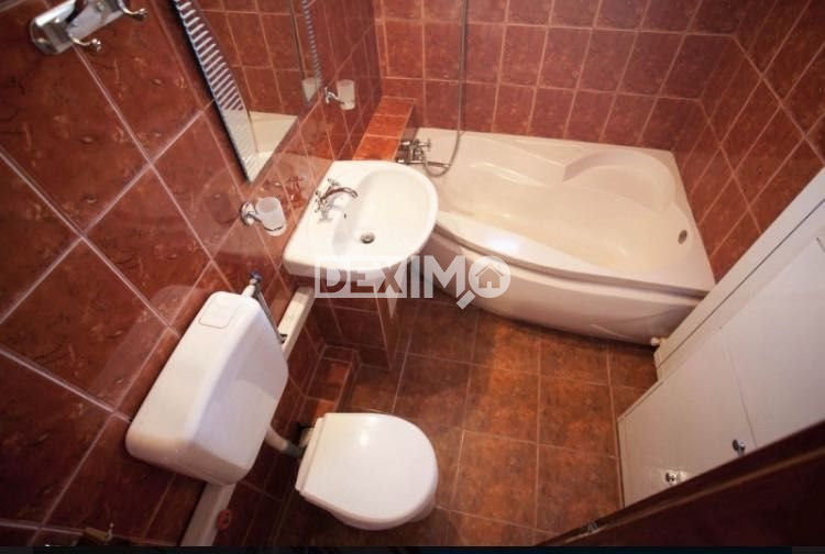 Apartament 3 Camere - Et 4 Cu Pod - Zona Poarta 6 - Gaze - Mobilat