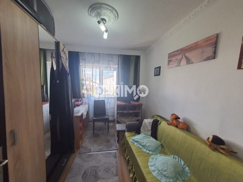 Apartament 4 Camere - Zona Victoria - Etaj 1 - Centrala Pe Gaze