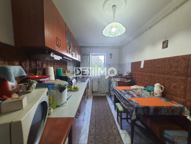 Apartament 4 Camere - Zona Victoria - Etaj 1 - Centrala Pe Gaze