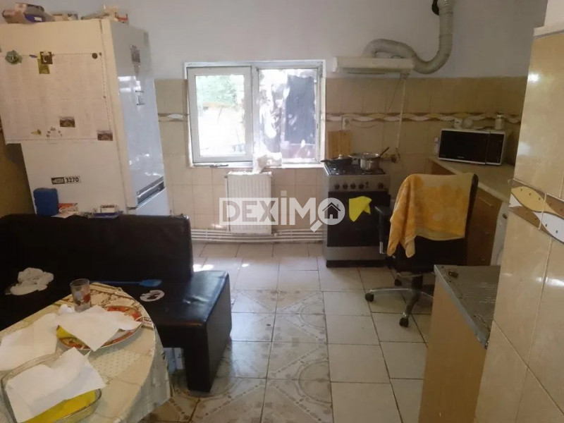 Casa 3 Camere - Zona Bratianu - Teren 200 Mp - Centrala Pe Gaze - Garaj