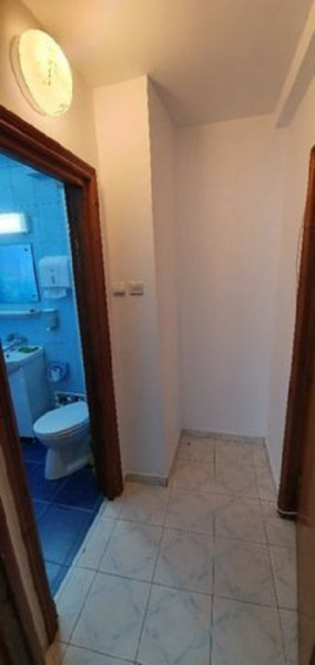 Apartament 3 camere,semidecomandat,nemobilat,clasic - ideal birou