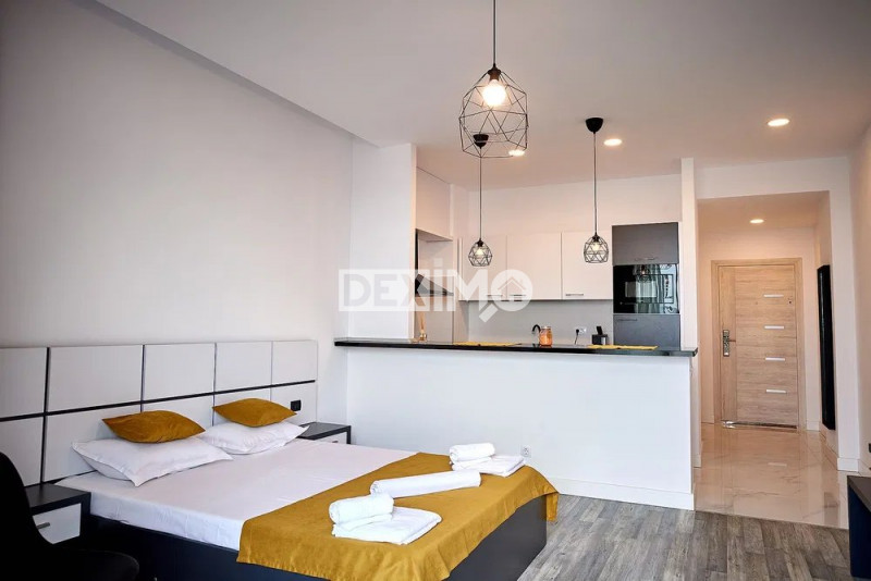 Studio - Mamaia Nord - Onix Blue - Mobilat Complet - Vedere Laterala La Mare