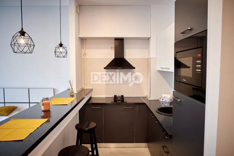 Studio - Mamaia Nord - Onix Blue - Mobilat Complet - Vedere Laterala La Mare