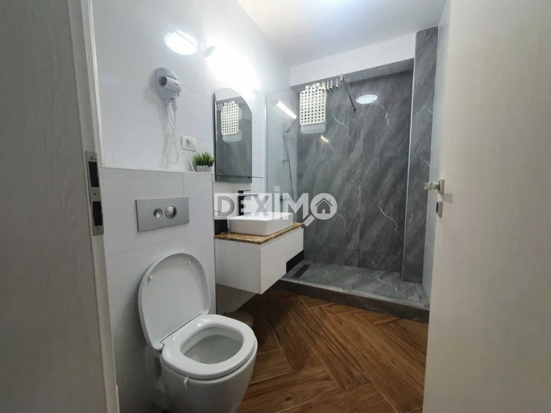 Apartament 2 Camere - Pe Promenada - Vedere Laterala La Mare