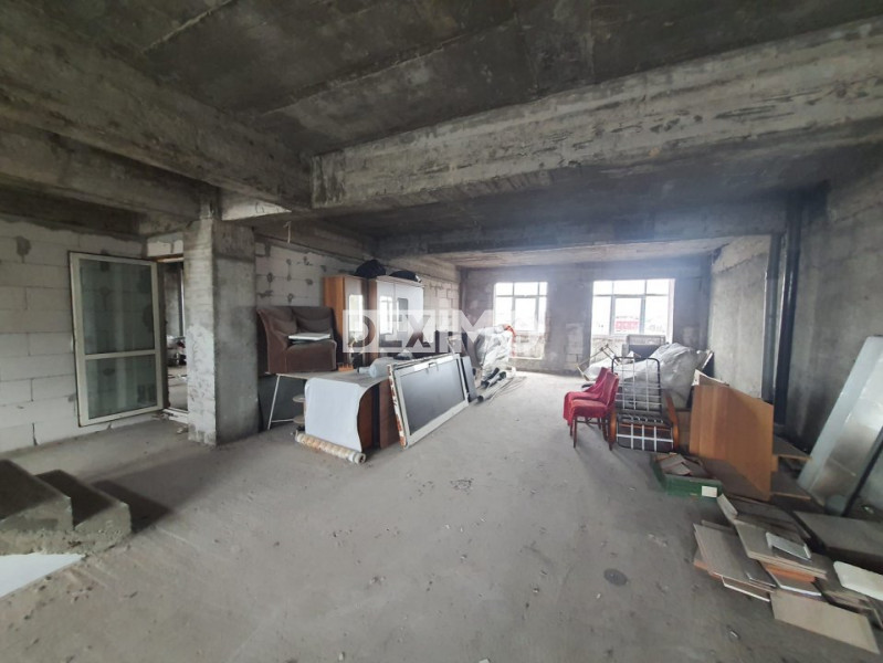 EXCLUSIV!INEL I-INSTITUTUL DE MARINA APARTAMENT CU 2 CAMERE LOC PARCARE IN GARAJ