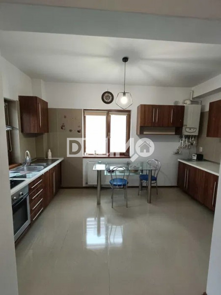Vila Dubla - Perfecta Pentru Doua Familii - La Cheie !!!