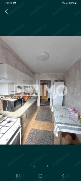 Apartament Decomandat - Zona Victoria - Centrala Gaze