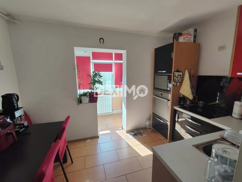 POARTA 6-APARTAMENT CU 3 CAMERE MOBILAT CENTRALA GAZE LOC PARCARE