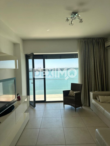  Vedere Frontala La Lac - Loc Parcare - Termen Lung