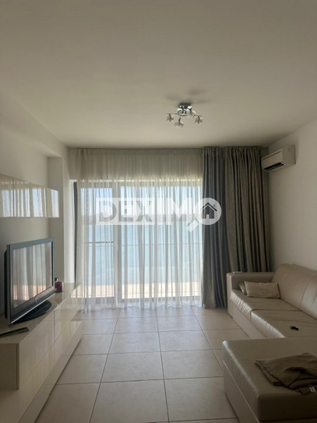  Vedere Frontala La Lac - Loc Parcare - Termen Lung