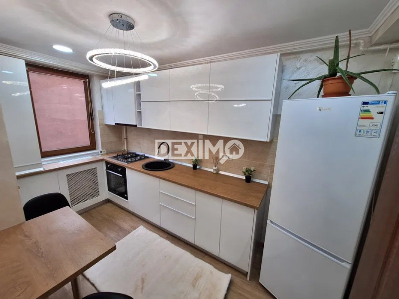 OCAZIE!!! COMPOZITORI-APARTAMENT 2 CAMERE LUX MOBILAT CENTRALA GAZE