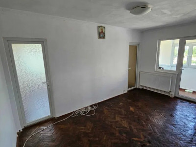 Apartament 3 camere – Zona Salvare / Intim, spatele restaurantului Sabrosso