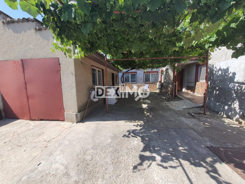 Casa In Ovidiu - La Doi Pasi De Lac - Teren Generos !