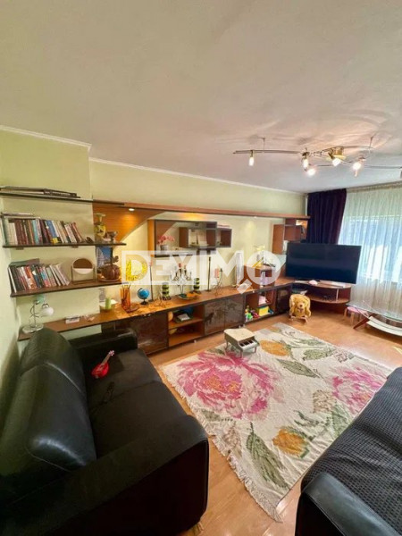 FAR-APARTAMENT CU 3 CAMERE DECOMANDAT MOBILAT CENTRALA GAZE